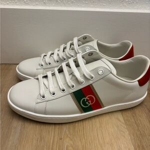 Gucci White and Red Leather Sneakers with Striped Detail